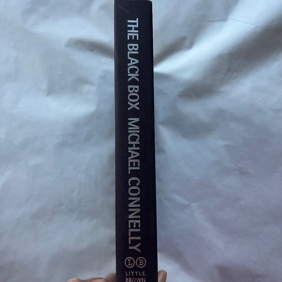 BARGAIN: 3 books; 2 by Michael Connelly and 1 by Douglas Preston - Picture 5 of 10